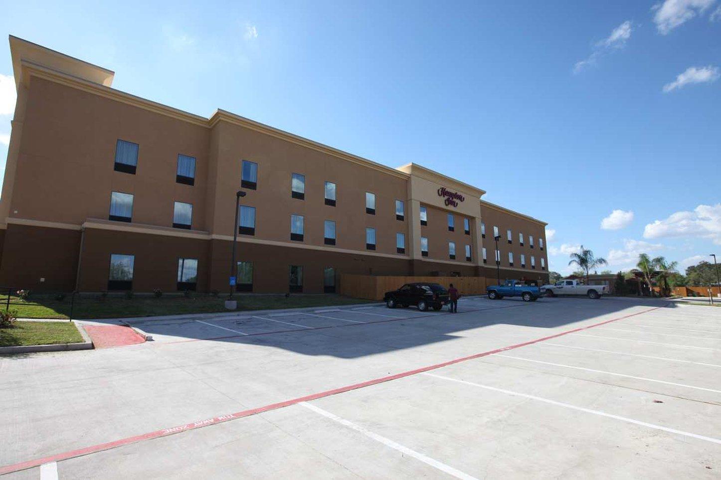 Hampton Inn Beeville Exterior photo